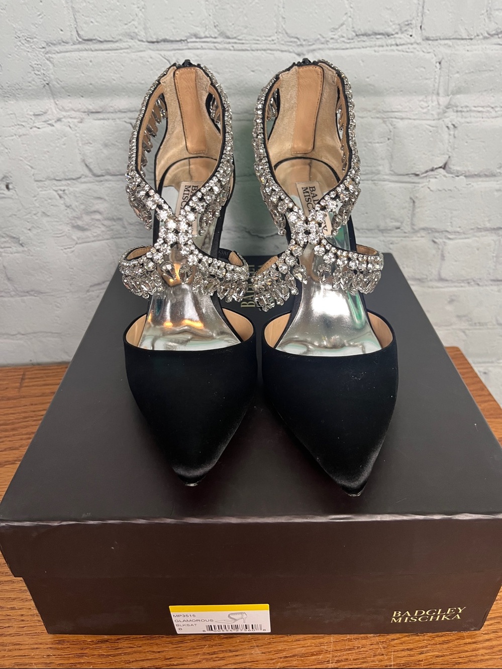 Badgley Mischka Black Glamorous Dress CrystalJewel Embellished Heels Size 8